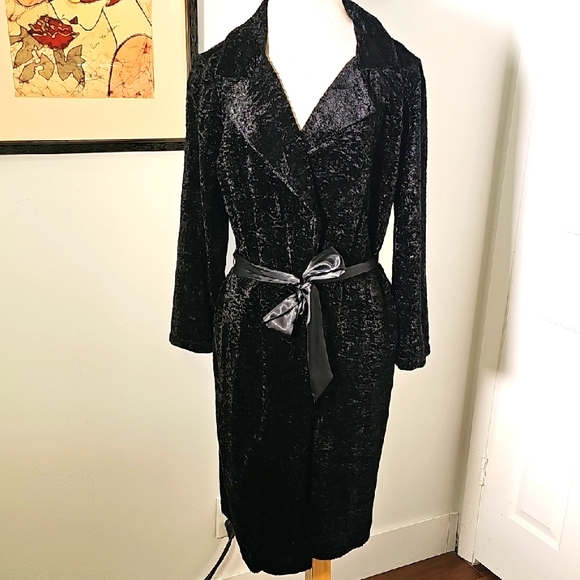 Elegant Black Crushed Velvet Coat with Satin Belt. Side Pockets.‎ Wimsigoth Size - Picture 1 of 6